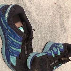 Hiking shoes size 6